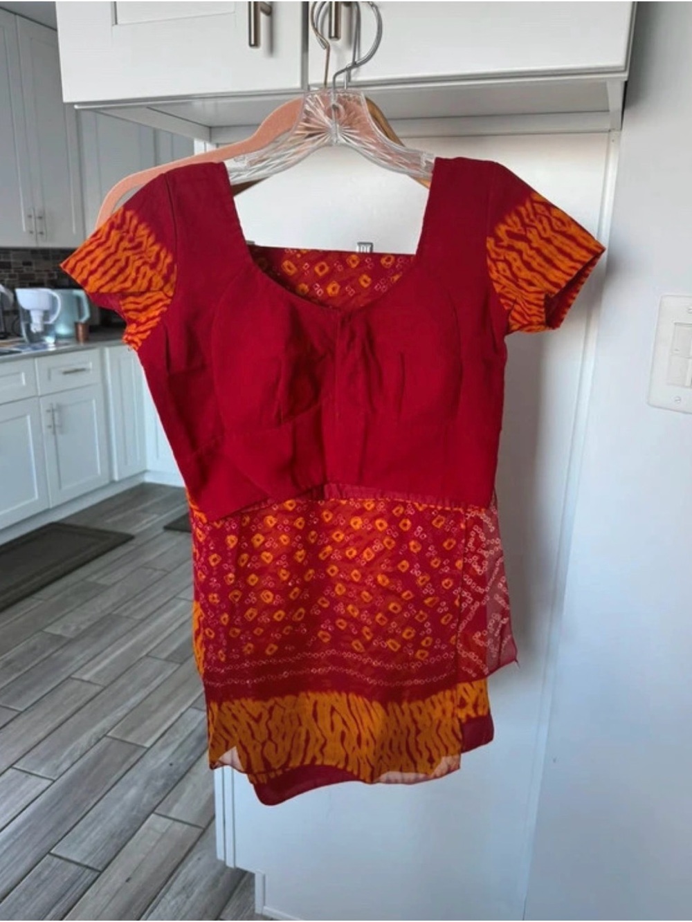Women's Red and Orange Bandini style saree with Short-Sleeve Blouse